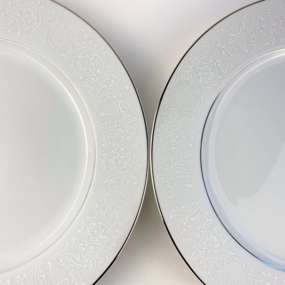 Crown Victoria "Lovelace" dinner plates set of four, vintage fine china, Japan - Picture 2 of 6